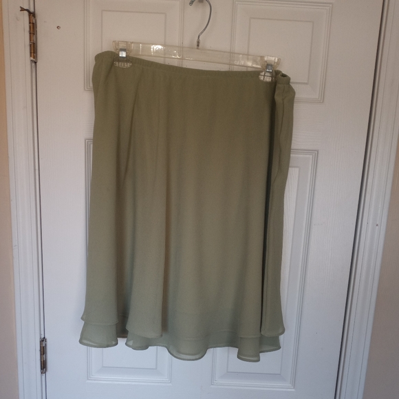 Le Boss Green Skirt with Top and Jacket Size 18W - Picture 7 of 8